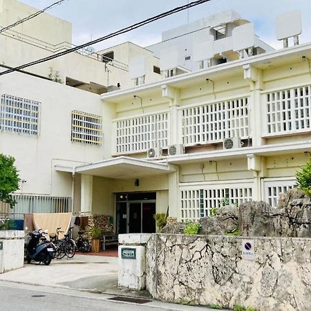 ペンションやいま日和 Hotel Ishigaki  Buitenkant foto