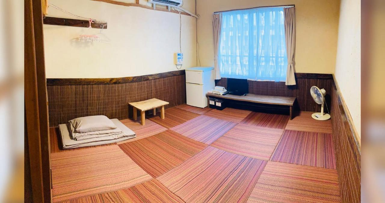 ペンションやいま日和 Hotel Ishigaki  Buitenkant foto