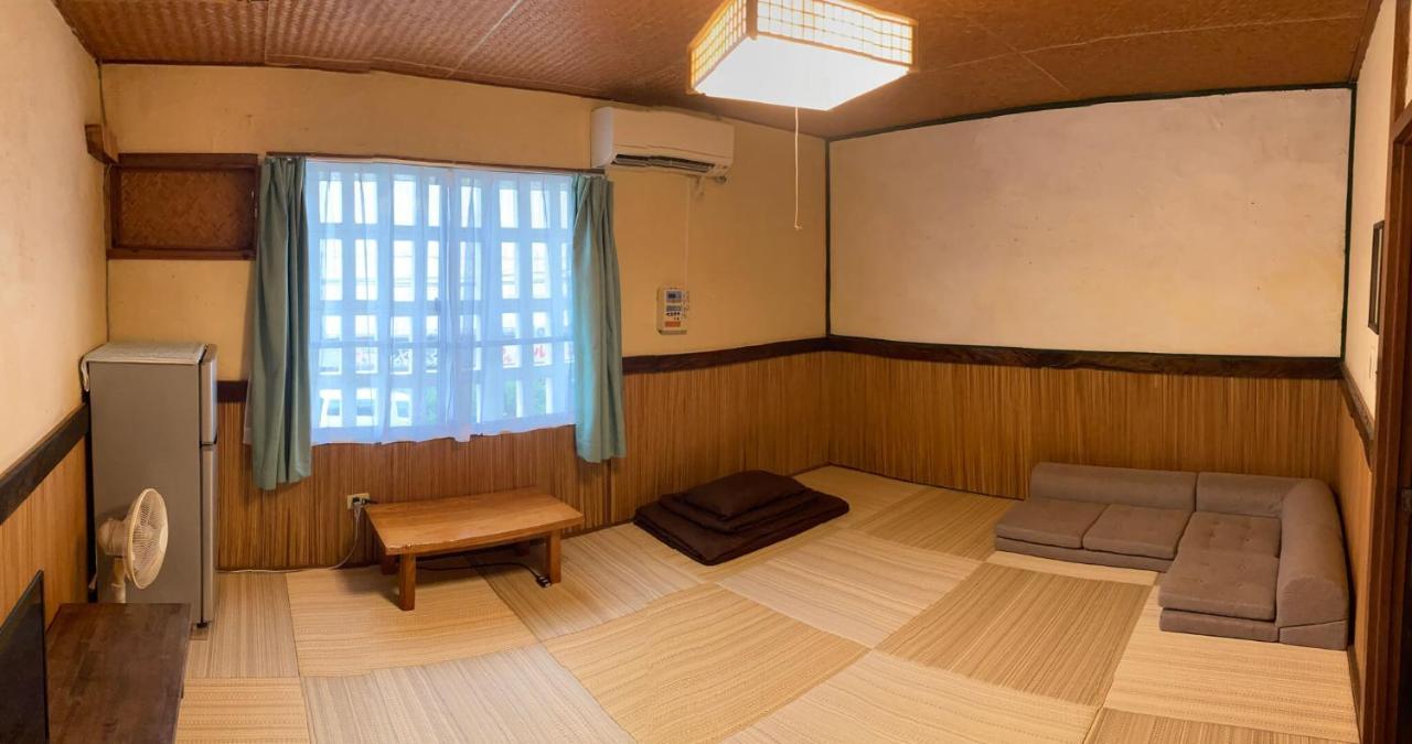 ペンションやいま日和 Hotel Ishigaki  Buitenkant foto