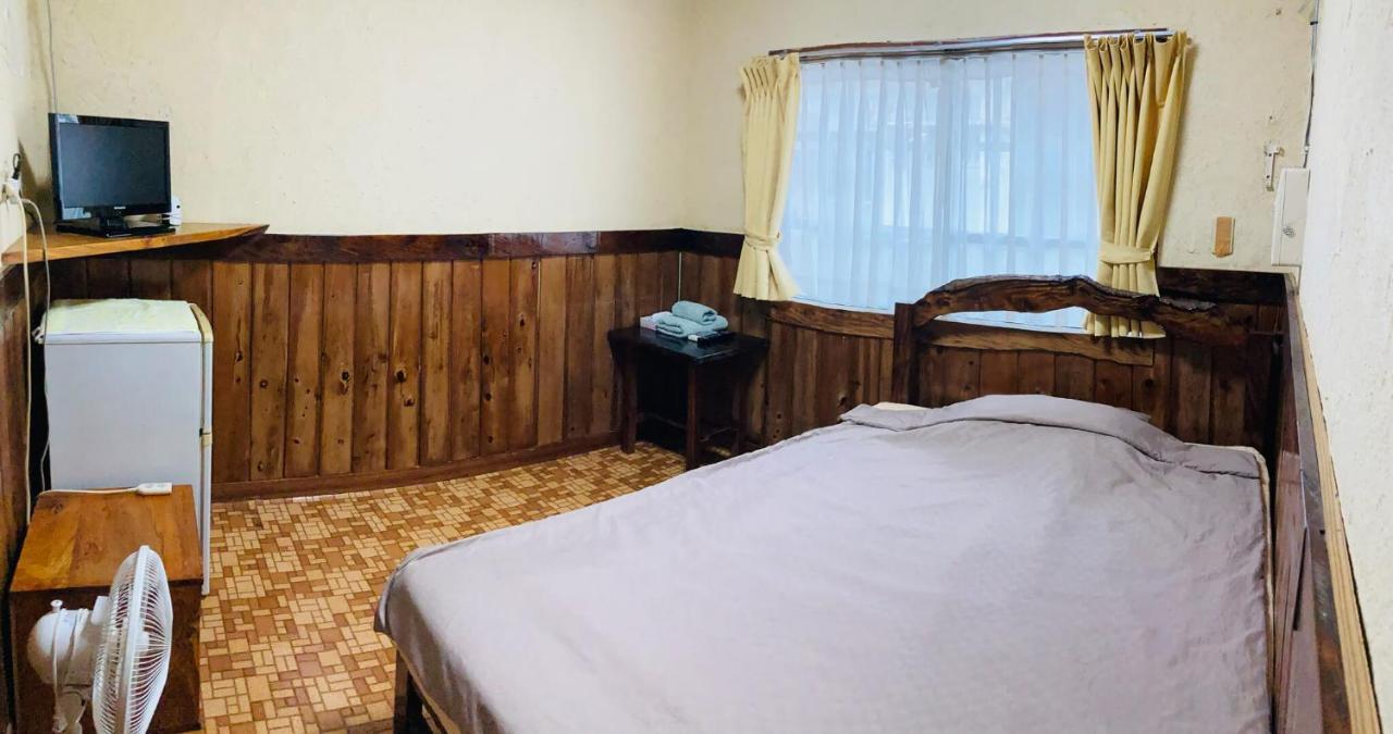 ペンションやいま日和 Hotel Ishigaki  Buitenkant foto