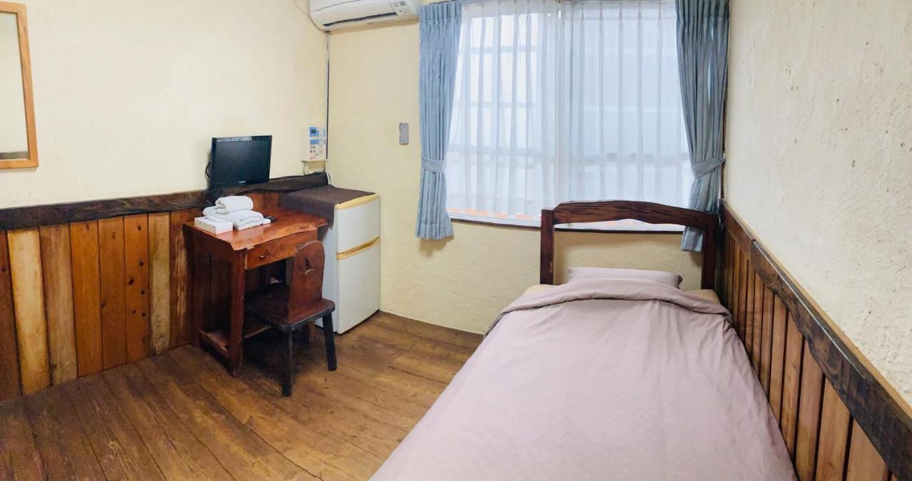 ペンションやいま日和 Hotel Ishigaki  Buitenkant foto