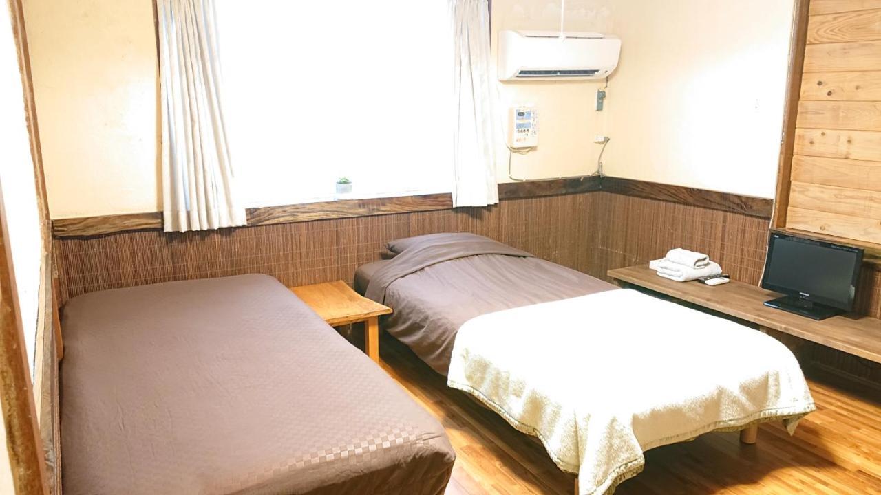 ペンションやいま日和 Hotel Ishigaki  Buitenkant foto
