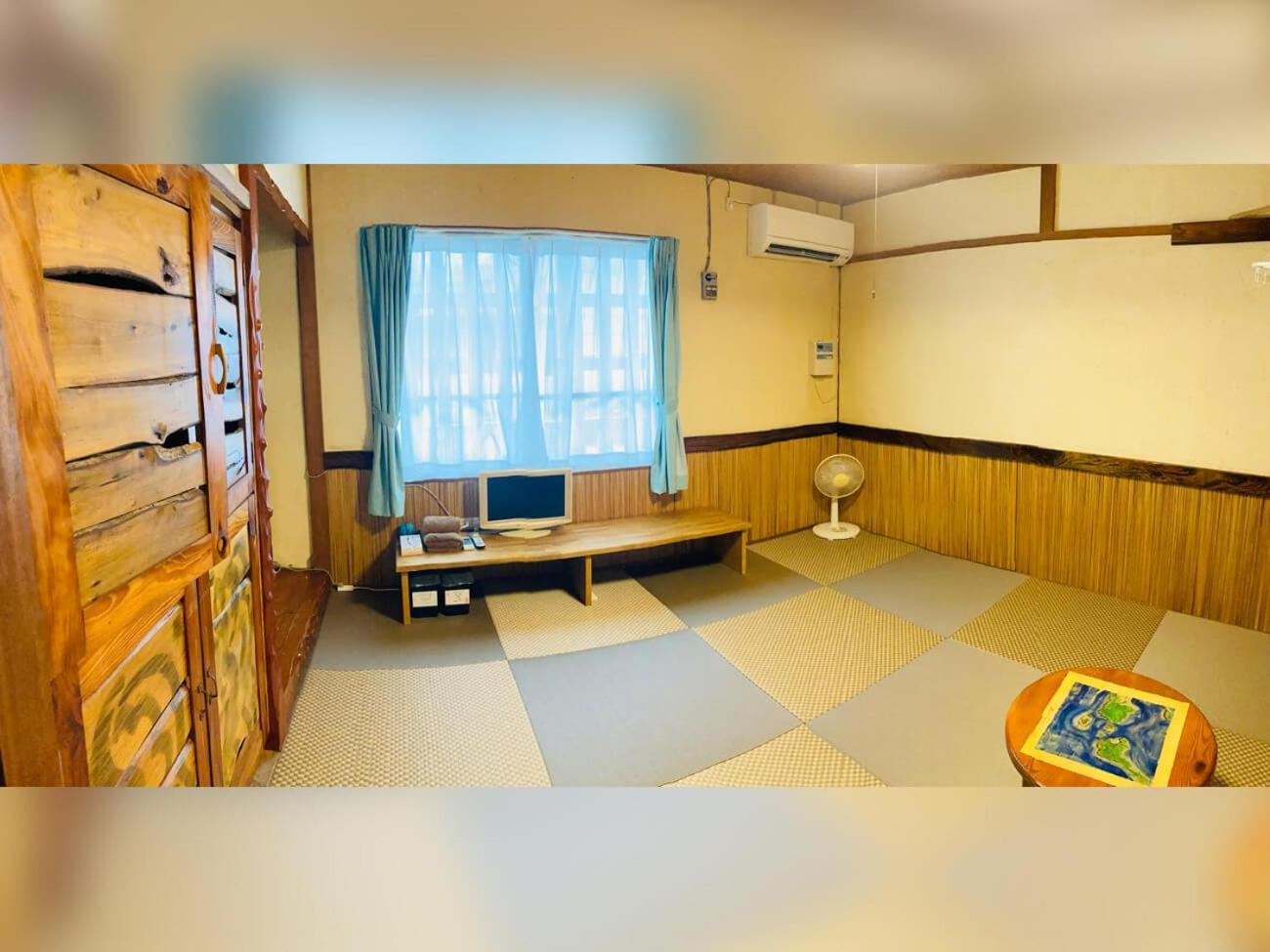 ペンションやいま日和 Hotel Ishigaki  Buitenkant foto